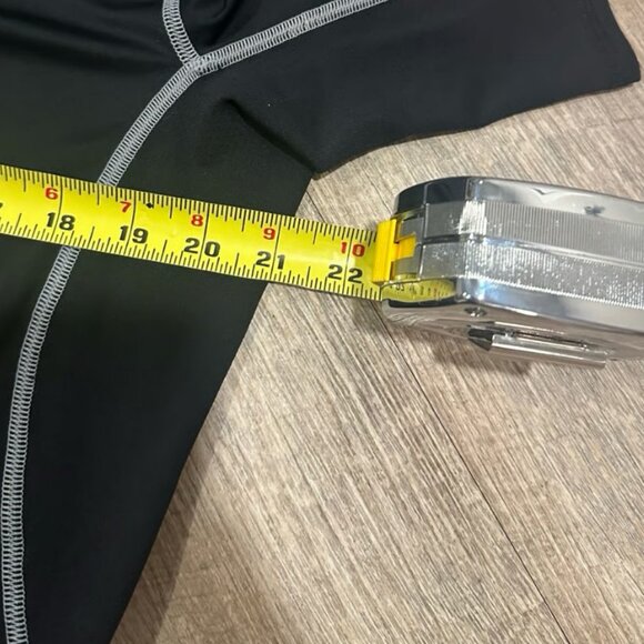 Under Armour Compression Shirt 2XL - Picture 5 of 6